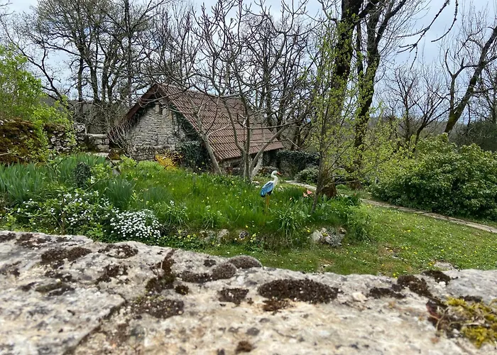 Gite sur le causse de St CHELS, charme sport et détente